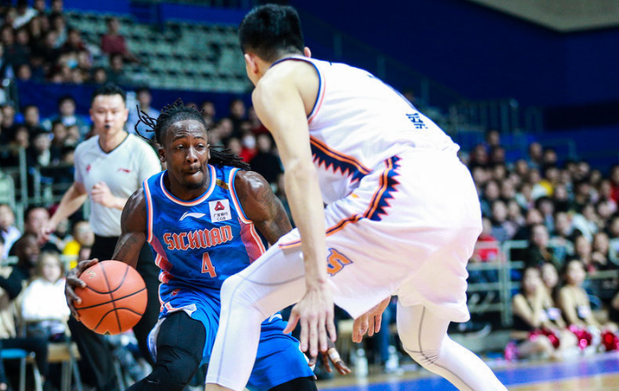 欧篮联关键时刻走向成谜，门兴格拉德巴赫豪取连胜，态度坚定，临场指挥获称赞的简单介绍